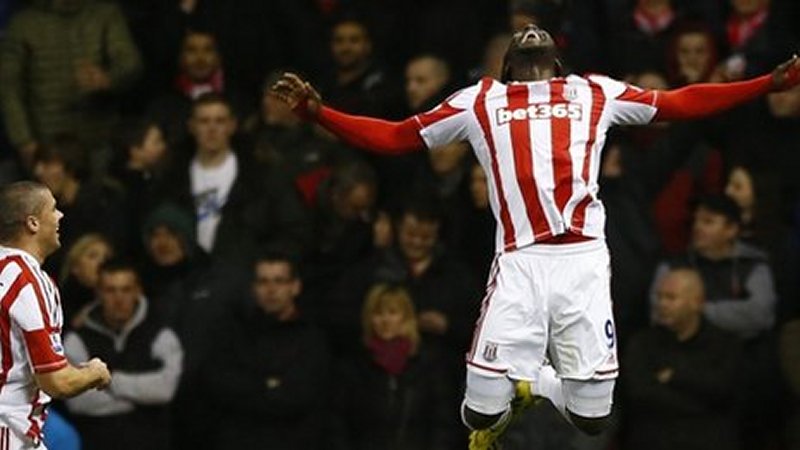 Jones Scores!